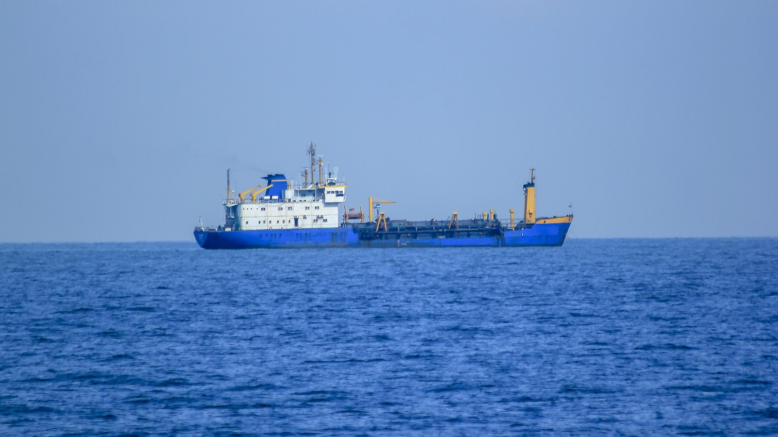 large-tanker-in-the-middle-of-the-sea