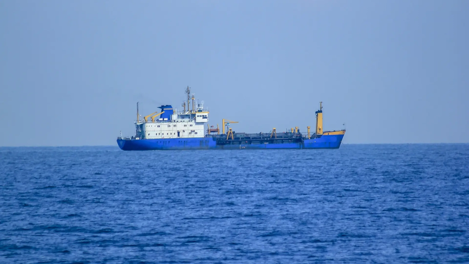 large-tanker-in-the-middle-of-the-sea